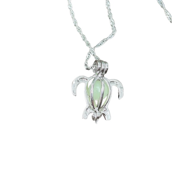 Silver Sea Turtle Pendant with Bead 18” chain Lobster clasp Fashion Jewelry - Picture 3 of 7